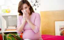 Как и чем женщине лечить насморк при беременности?